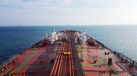 Западные санкции помогли России найти новые рынки сбыта нефти — МЭА — RT Business News