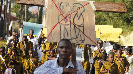 Африканская страна готова принять смертную казнь за однополый секс — RT Africa