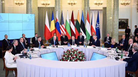 Байден «давил» на лидеров стран Балтии из-за России — WSJ — RT World News