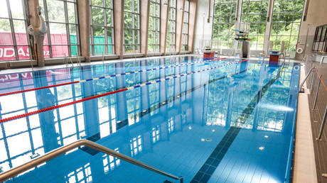 Берлин разрешит женщинам ходить топлесс в общественных бассейнах — RT World News