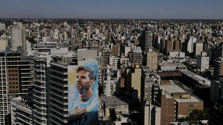 Боевики угрожают легенде футбола — RT World News