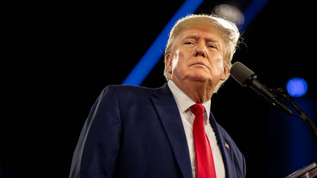 Дональд Трамп возвращается в Facebook — RT World News