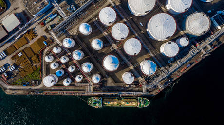 Индия и Китай конкурируют за российскую нефть — СМИ — RT Business News