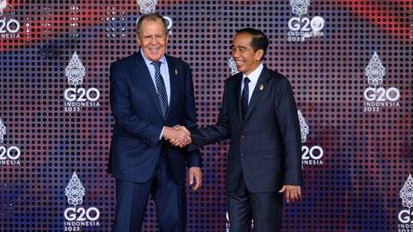 Индонезийцев призвали отказаться от западных платежных систем — RT Business News