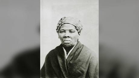 Памятник аболиционисту заменил статую Колумба в бою — RT World News