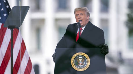 Полицейские Капитолия могут подать в суд на Трампа — Минюст — RT World News