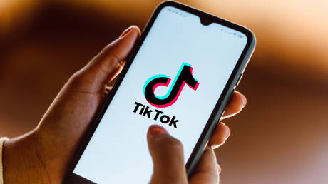 Попытки США запретить TikTok связаны не с «безопасностью» — RT World News