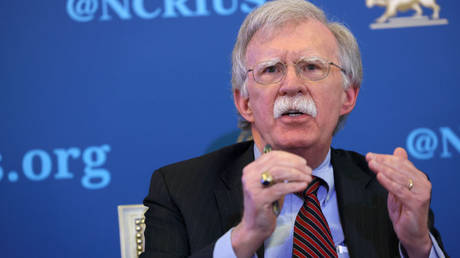 США «сидят на месте» на фоне растущего влияния Китая и России – Болтон — RT World News