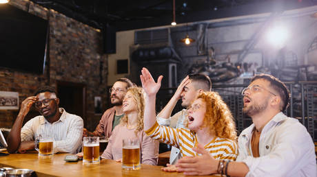 Тысячи британских пабов могут обанкротиться — отраслевая организация — RT Business News