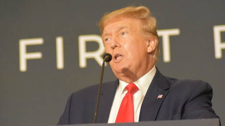 Украину уничтожают — Трамп — RT World News