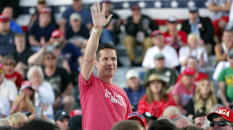 Белым людям должны выплатить репарации — кандидат от Республиканской партии — RT World News