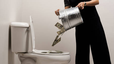 Доллару осталось пять лет как доминирующей валюте — российский магнат — RT Business News