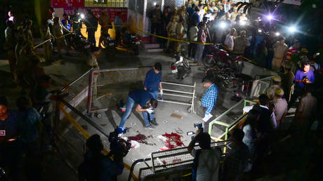 Гангстер, ставший политиком, убит в прямом эфире — RT World News