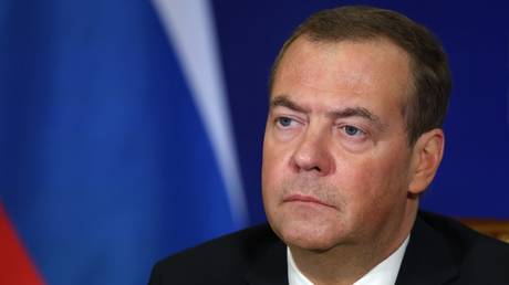 Экс-президент России раскритиковал Блинкена за отсутствие ядерного оружия — RT World News