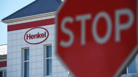 Немецкий гигант понесет удар из-за ухода из России — RT Business News