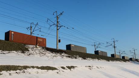 Новые санкции против России могут включать запрет на транзит — Bloomberg — RT Business News