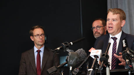 Премьер Новой Зеландии не знает, как определить женщину — RT World News