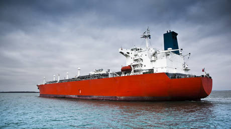 Западные страны уклоняются от запрета на нефть в России — отчет — RT Business News