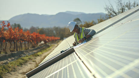 Африке нужны масштабные инвестиции для перехода к зеленой энергетике – банкир – RT Africa