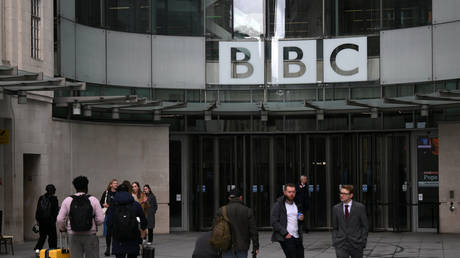 Британское государственное телевидение под контролем королевской семьи — Guardian — RT World News