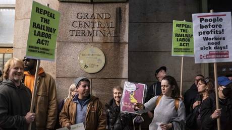 Джо Байден утверждает, что является самым профпрофсоюзным президентом в истории, но рабочие с этим не согласны — RT World News