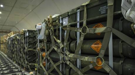 ЕС согласовал пакет боеприпасов на 1 млрд евро для Украины — RT World News