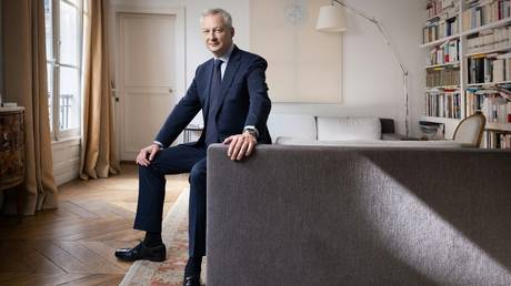 Французский министр защищает сцену горячего секса — RT World News