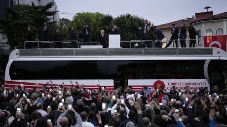 Эрдоган объявляет о победе — RT World News