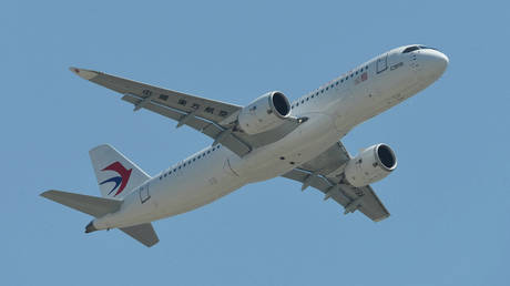 Китайский конкурент Boeing и Airbus совершил первый коммерческий рейс — RT Business News