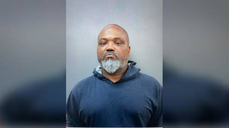 Наркоторговец, освобожденный Обамой, обвинен в покушении на убийство — RT World News