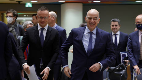 Переговоры о санкциях ЕС зашли в тупик — Politico — RT Business News