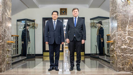 Польша «обеспокоена» близостью Китая и России — RT World News