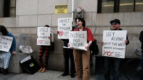 Раскрыта личность линчевателя метро Нью-Йорка — RT World News