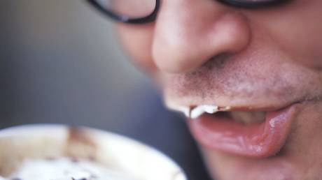 Роспотребнадзор расследует кофе с грудным молоком — RT Россия и страны бывшего Советского Союза