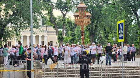 Саммит ЕС встретили протестом «белых рубашек» — RT Россия и бывший Советский Союз