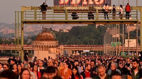 Сербию предупредили о «цветной революции» — Вучич — RT World News