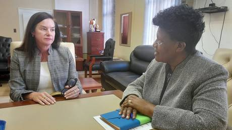 Зимбабве вызвала посла США в связи с предполагаемым вмешательством — RT Africa