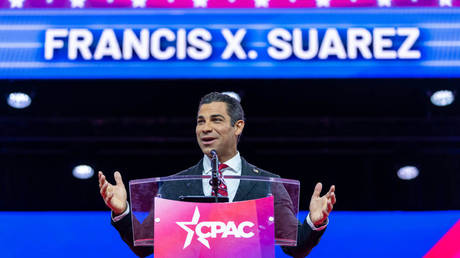 Кандидат в президенты США спрашивает, что такое «уйгуры» — RT World News