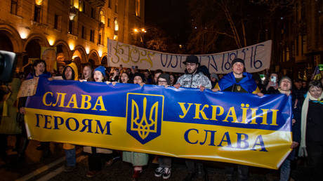 Президент члена НАТО осуждает «Слава Украине» — RT World News