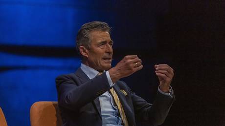 Страны НАТО могут ввести войска в Украину — экс-глава — RT World News