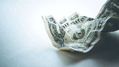 Аргентина отказывается от долларовых выплат по долгу — RT Business News