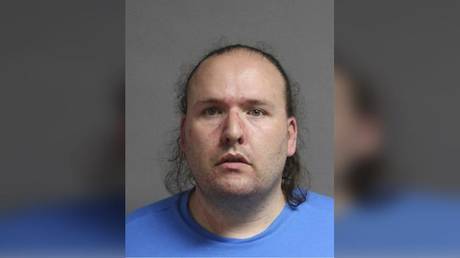 Депутата-трансгендера обвинили в преступлении с детской порнографией — RT World News