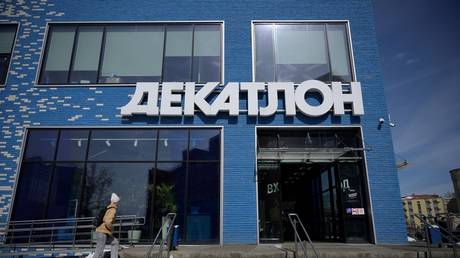 Французский ритейлер спортивной одежды продает российский бизнес — RT Business News