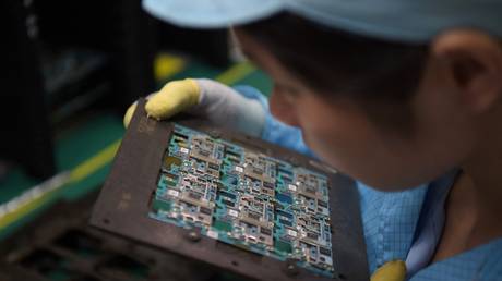 Китай делает ход в войне за критически важные материалы — RT World News