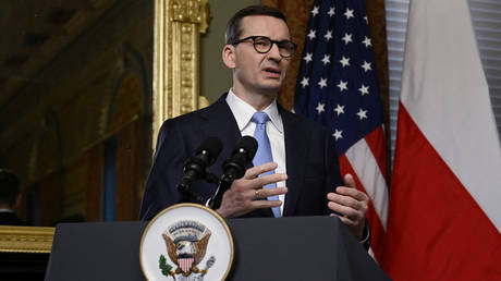 Польша возмущена комментарием Путина о «сталинском подарке» — RT Россия и бывший Советский Союз