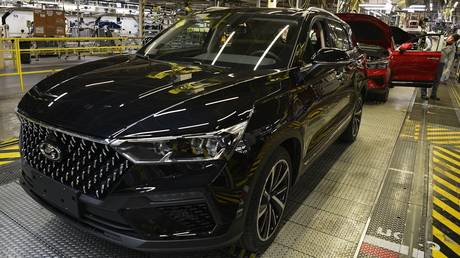 Продажи автомобилей в России стремительно растут — RT Business News