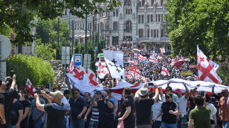 Протестующие закрыли ЛГБТК-фестиваль в Грузии (ВИДЕО) — RT Россия и страны бывшего СССР