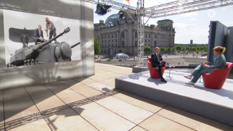 Шольц объяснил отказ Украины от оружия — RT World News