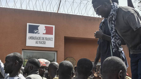 Niger junta recalls envoys — RT World News