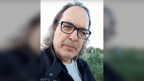 US-Chilean journalist describes torture in Ukrainian prison — RT World News